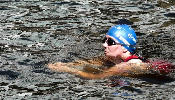 Schwimmend durch die Alster